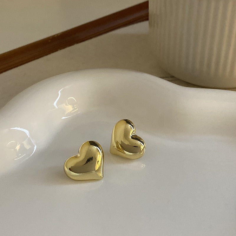 Female three-dimensional peach shaped earrings with niche design by eprolo