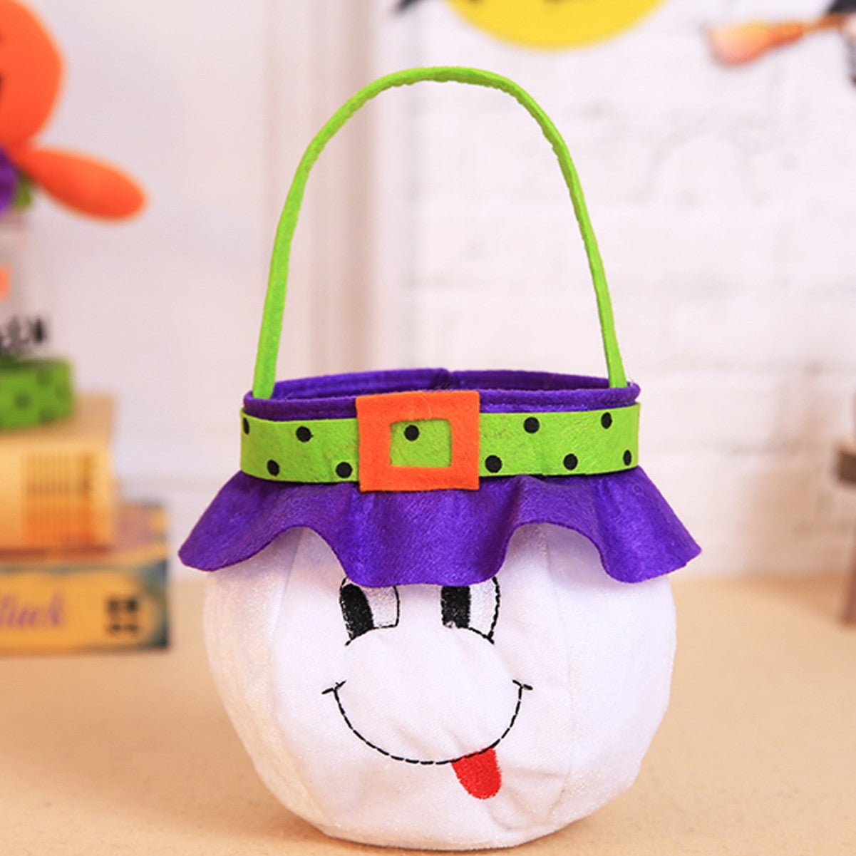 Halloween ornaments, witches, pumpkins, tote bags, children's festival candy bags, party dress up prop bags