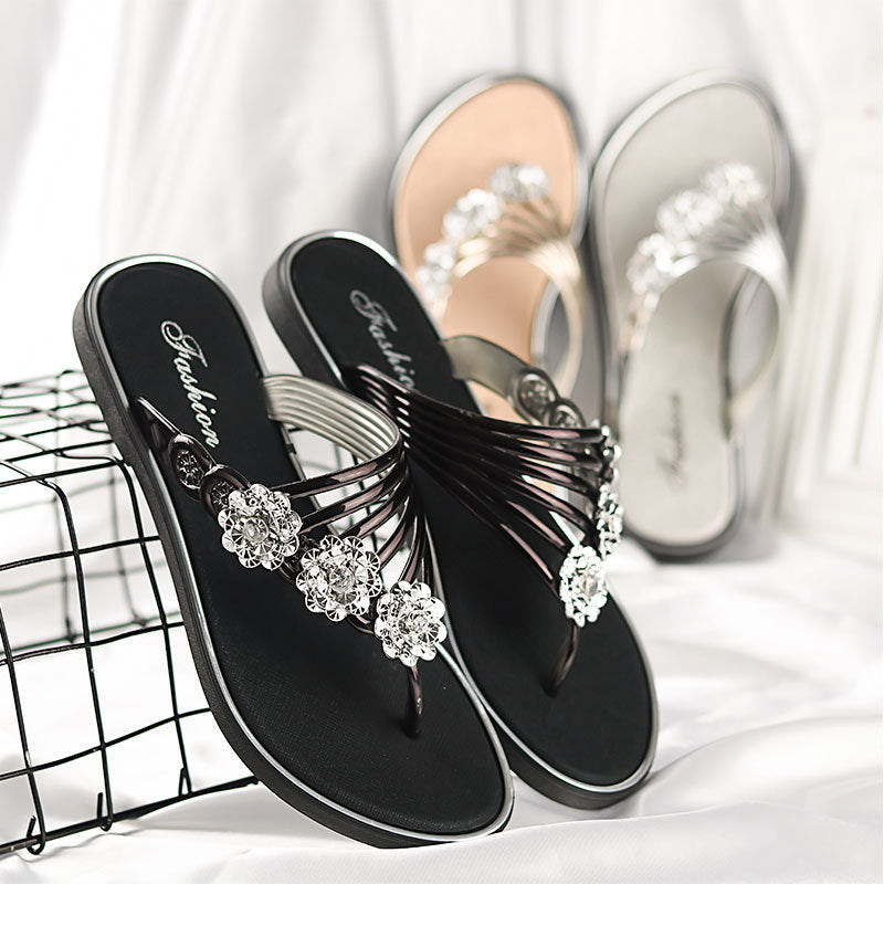 The new high-end women's slippers for summer, flip-flops, flat soles, clip-on shoes, women's shoes are versatile, casual, non-slip and wear-resistant by My Store